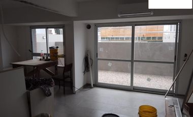 DEPARTAMENTO 2 AMBIENTES CON PATIO EN 1°.