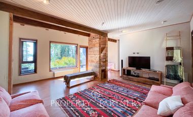 Espectacular casa con 2 ha y mas de 110 mts de orilla de Lago