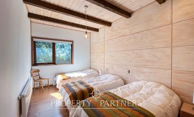 Espectacular casa con 2 ha y mas de 110 mts de orilla de Lago