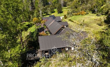 Espectacular casa con 2 ha y mas de 110 mts de orilla de Lago