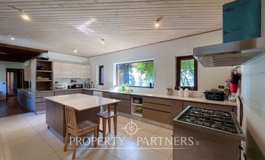 Espectacular casa con 2 ha y mas de 110 mts de orilla de Lago