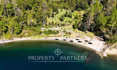 Espectacular casa con 2 ha y mas de 110 mts de orilla de Lago