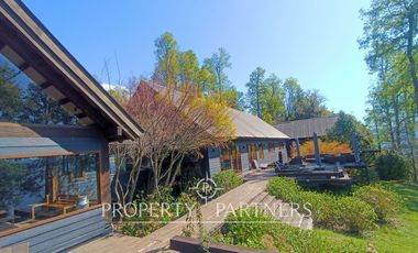 Espectacular casa con 2 ha y mas de 110 mts de orilla de Lago