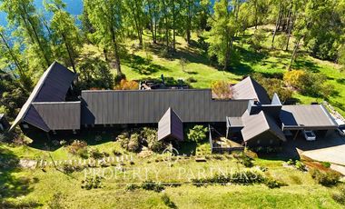 Espectacular casa con 2 ha y mas de 110 mts de orilla de Lago