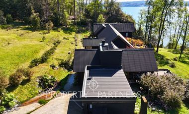Espectacular casa con 2 ha y mas de 110 mts de orilla de Lago