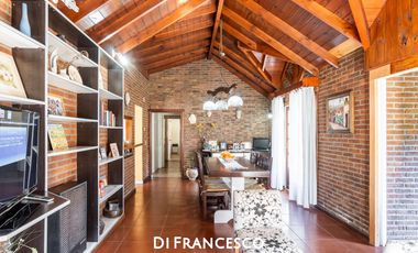 Casa con dependencia en venta en Pinamar - Barrio San José