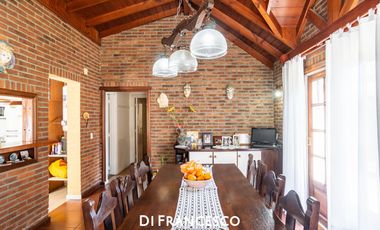 Casa con dependencia en venta en Pinamar - Barrio San José