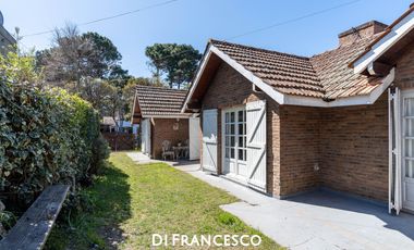 Casa con dependencia en venta en Pinamar - Barrio San José