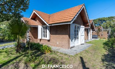 Casa con dependencia en venta en Pinamar - Barrio San José