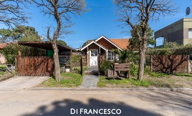 Casa con dependencia en venta en Pinamar - Barrio San José