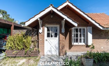 Casa con dependencia en venta en Pinamar - Barrio San José