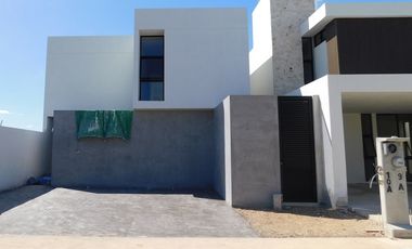 Casa Leo en Venta en Privada Nadira, Conkal