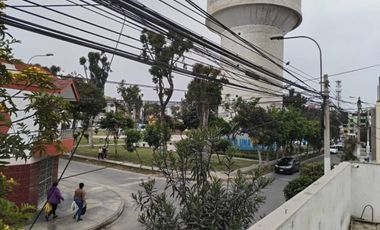 Venta de Casa con Vista al Parque en La Perla – ¡Precio de Terreno!