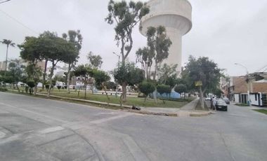 Venta de Casa con Vista al Parque en La Perla – ¡Precio de Terreno!