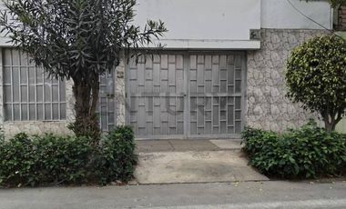 Venta de Casa con Vista al Parque en La Perla – ¡Precio de Terreno!