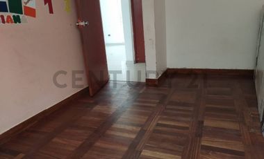 Venta de Casa con Vista al Parque en La Perla – ¡Precio de Terreno!
