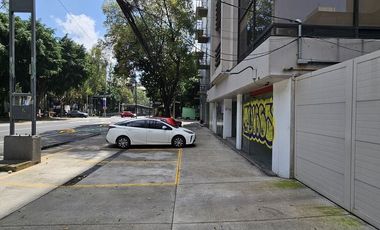 Local comercial en venta en planta baja en colonia Escandón, CDMX.