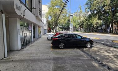 Local comercial en venta en planta baja en colonia Escandón, CDMX.