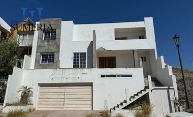 Venta de casa con alberca RECIEN REMODELADA en Haciendas del Valle