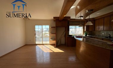 Venta de casa con alberca RECIEN REMODELADA en Haciendas del Valle