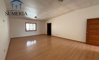 Venta de casa con alberca RECIEN REMODELADA en Haciendas del Valle