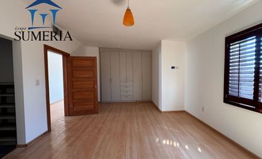 Venta de casa con alberca RECIEN REMODELADA en Haciendas del Valle