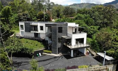 Espectacular casa ubicada en Caldas