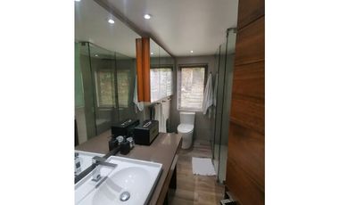 CASA EN VENTA CON APTO EN SANTA ANA