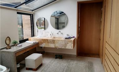 CASA EN VENTA CON APTO EN SANTA ANA