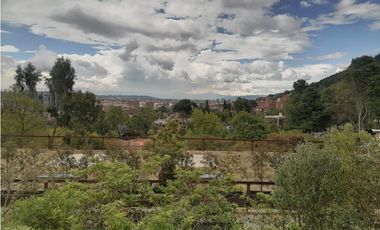 CASA EN VENTA CON APTO EN SANTA ANA