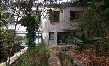 CASA EN VENTA CON APTO EN SANTA ANA