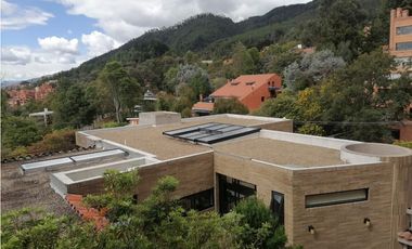 CASA EN VENTA CON APTO EN SANTA ANA