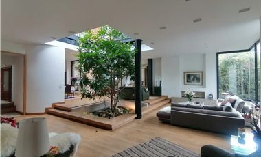 CASA EN VENTA CON APTO EN SANTA ANA