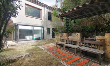 CASA EN VENTA CON APTO EN SANTA ANA