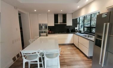 CASA EN VENTA CON APTO EN SANTA ANA