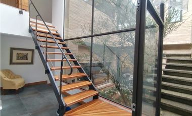 CASA EN VENTA CON APTO EN SANTA ANA