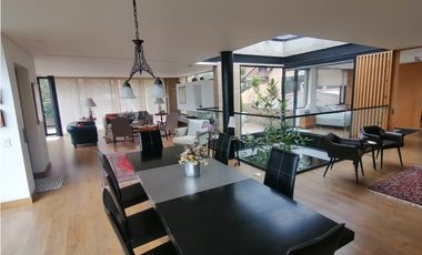 CASA EN VENTA CON APTO EN SANTA ANA