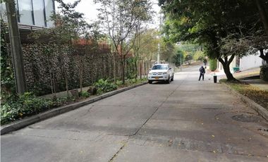 CASA EN VENTA CON APTO EN SANTA ANA