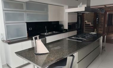 CASA EN VENTA CON APTO EN SANTA ANA