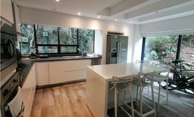 CASA EN VENTA CON APTO EN SANTA ANA