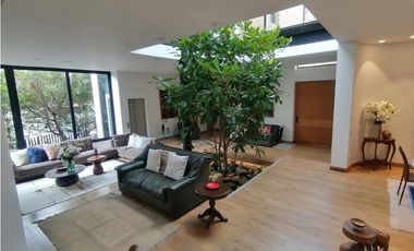 CASA EN VENTA CON APTO EN SANTA ANA