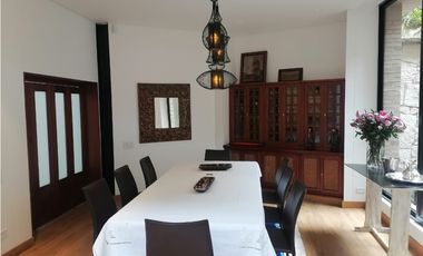 CASA EN VENTA CON APTO EN SANTA ANA