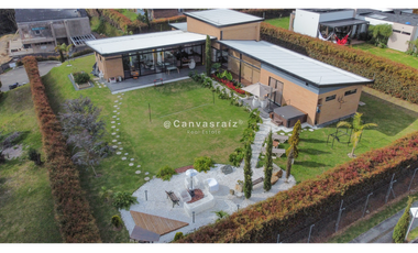 Casa Campestre en Parcelación Alto de Las Palmas