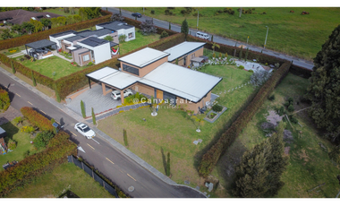 Casa Campestre en Parcelación Alto de Las Palmas