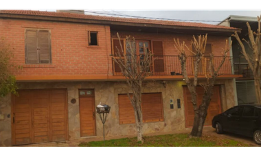Calle 517 entre 4 y 5 - Venta Casa al Frente y 1 al Fondo