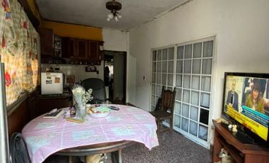 Casa en venta en Isidro Casanova