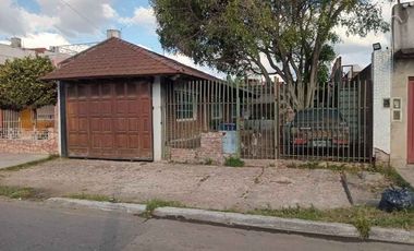 Casa en venta en Isidro Casanova