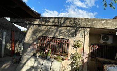 Casa en venta en Isidro Casanova