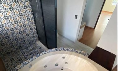 CASA EN VENTA RECIEN REMODELADA, EN RESIDENCIAL DEL VALLE II AL PONIENTE DE AGS.