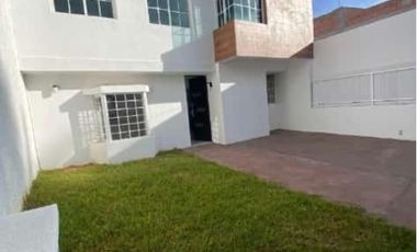 CASA EN VENTA RECIEN REMODELADA, EN RESIDENCIAL DEL VALLE II AL PONIENTE DE AGS.